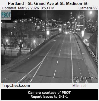 Portland - SE Grand Ave at SE Madison St live webcam