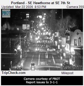 Portland - SE Hawthorne at SE 7th St live webcam